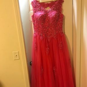 Women’s Pink Lace Beaded Ball Gown Prom Dress